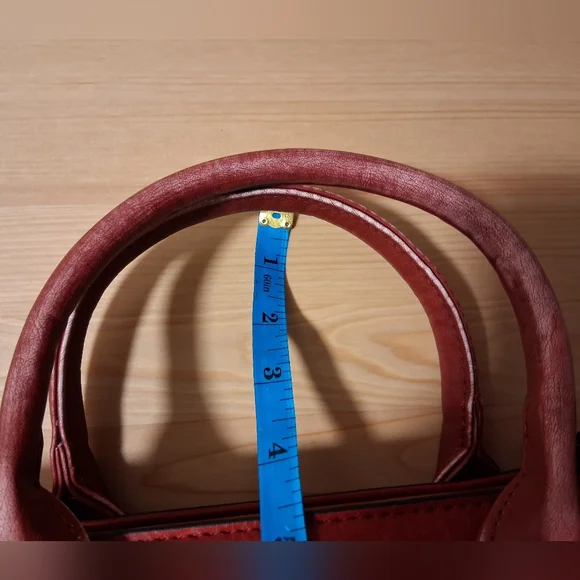 Wrangler Vibrant Red Bag With Crossbody Strap - Picture 2 of 12